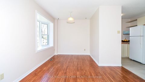 Photo 10 at 82 Melinda Crescent, Allandale, Barrie