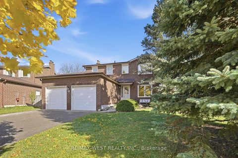 Photo 4 at 12 Lippincott Court, North Richvale, Richmond Hill