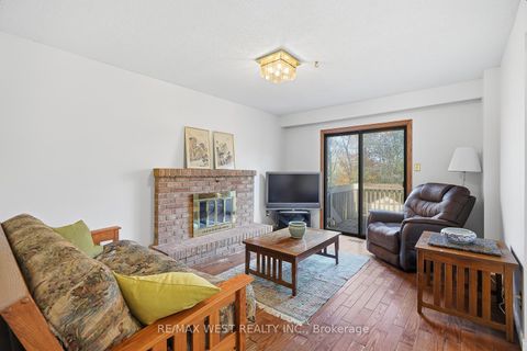 Photo 5 at 12 Lippincott Court, North Richvale, Richmond Hill