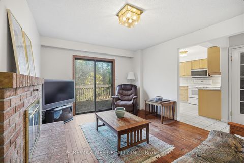 Photo 6 at 12 Lippincott Court, North Richvale, Richmond Hill