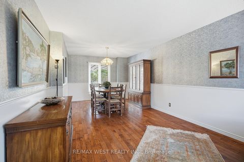 Photo 8 at 12 Lippincott Court, North Richvale, Richmond Hill