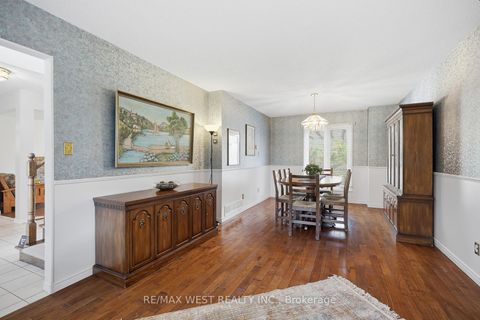 Photo 9 at 12 Lippincott Court, North Richvale, Richmond Hill