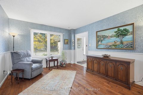 Photo 13 at 12 Lippincott Court, North Richvale, Richmond Hill