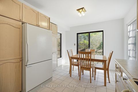 Photo 17 at 12 Lippincott Court, North Richvale, Richmond Hill