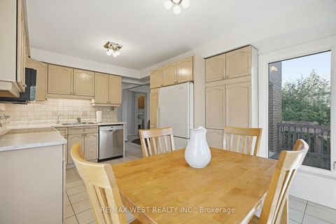 Photo 19 at 12 Lippincott Court, North Richvale, Richmond Hill