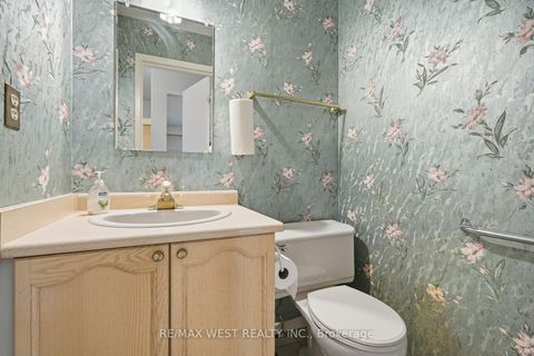 Photo 21 at 12 Lippincott Court, North Richvale, Richmond Hill