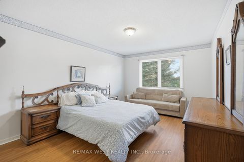 Photo 25 at 12 Lippincott Court, North Richvale, Richmond Hill