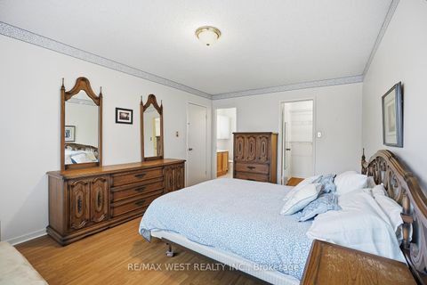 Photo 26 at 12 Lippincott Court, North Richvale, Richmond Hill