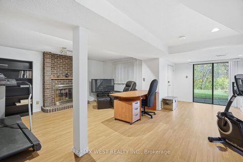 Photo 31 at 12 Lippincott Court, North Richvale, Richmond Hill