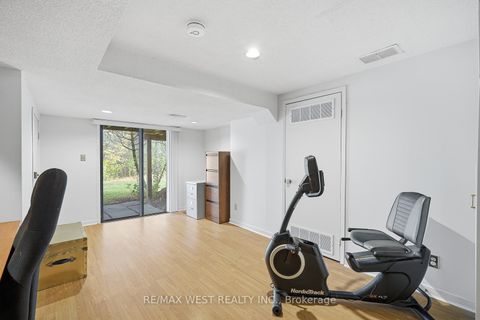 Photo 34 at 12 Lippincott Court, North Richvale, Richmond Hill