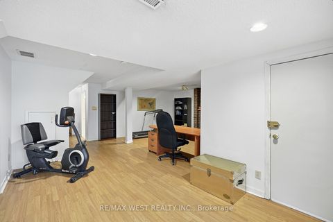 Photo 35 at 12 Lippincott Court, North Richvale, Richmond Hill