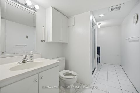 Photo 36 at 12 Lippincott Court, North Richvale, Richmond Hill