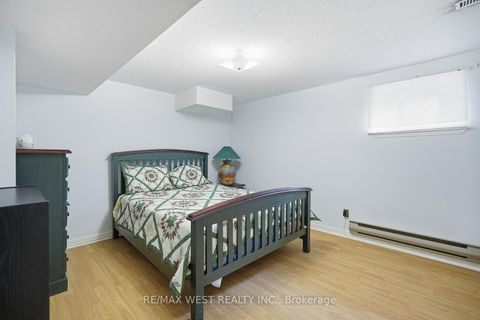 Photo 37 at 12 Lippincott Court, North Richvale, Richmond Hill