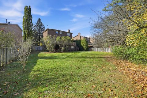 Photo 40 at 12 Lippincott Court, North Richvale, Richmond Hill