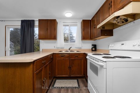 Photo 5 at 8 Maple Leaf Terrace, Cookstown, Innisfil