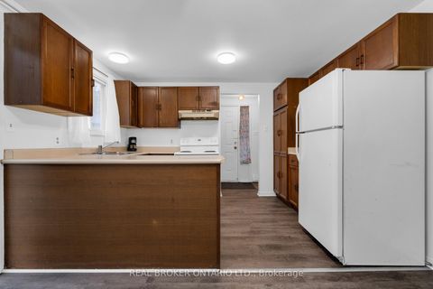 Photo 6 at 8 Maple Leaf Terrace, Cookstown, Innisfil