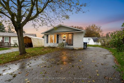 Photo 17 at 8 Maple Leaf Terrace, Cookstown, Innisfil