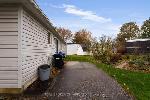 Photo 18 at 8 Maple Leaf Terrace, Cookstown, Innisfil