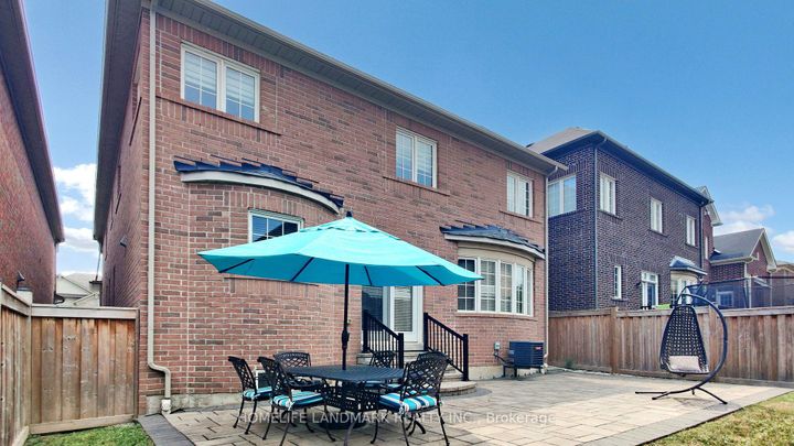 Photo 4 at 98 Fitzmaurice Drive, Patterson, Vaughan