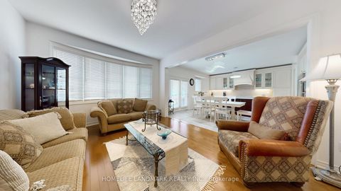 Photo 12 at 98 Fitzmaurice Drive, Patterson, Vaughan