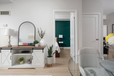 Photo 2 at 907 - 3391 Bloor Street W, City Centre West, Toronto