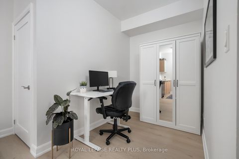 Photo 5 at 907 - 3391 Bloor Street W, City Centre West, Toronto