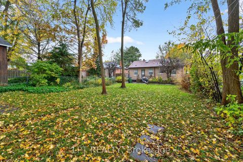 Photo 36 at 21 Knowlton Drive, Scarborough Village, Toronto