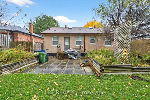 Photo 37 at 21 Knowlton Drive, Scarborough Village, Toronto