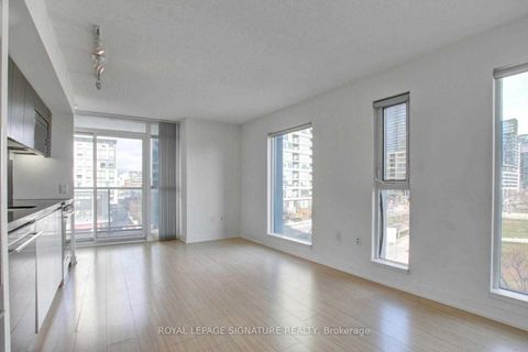 Photo 1 at 520 - 85 Queens Wharf Road, Waterfront Communities C1, Toronto