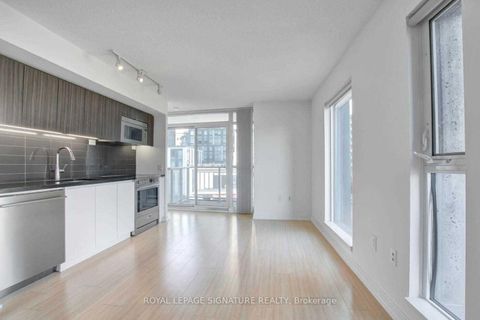 Photo 2 at 520 - 85 Queens Wharf Road, Waterfront Communities C1, Toronto