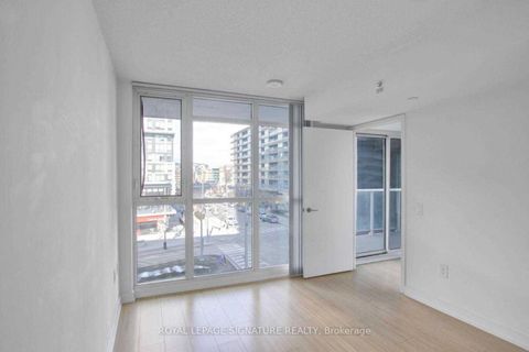 Photo 4 at 520 - 85 Queens Wharf Road, Waterfront Communities C1, Toronto