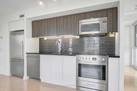 Photo 7 at 520 - 85 Queens Wharf Road, Waterfront Communities C1, Toronto