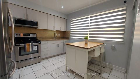 Photo 6 at 143 Purpledusk Trail, Morningside, Toronto