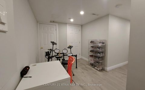 Photo 20 at 143 Purpledusk Trail, Morningside, Toronto