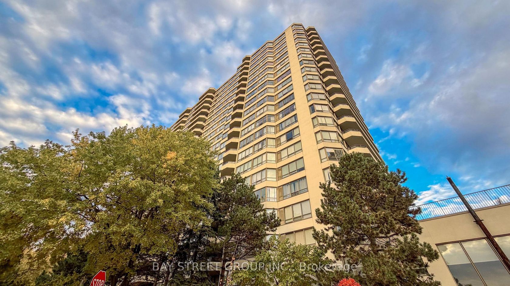 2015 - 5 Greystone Walk Drive, Kennedy Park, Toronto 