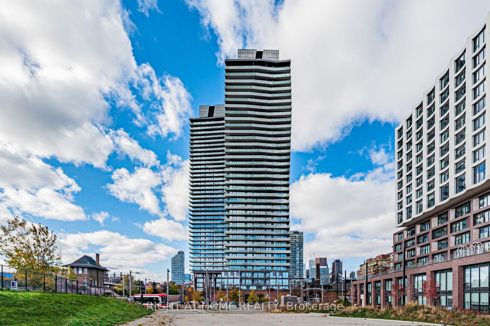 2404 - 390 Cherry Street, Waterfront Communities C8, Toronto 