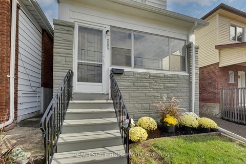 Photo 2 at 255 Westlake Avenue, Lumsden, Toronto