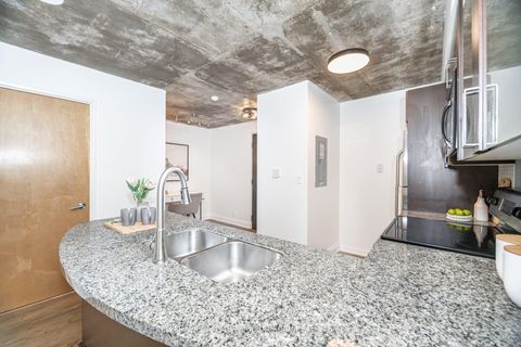 Photo 4 at 414 - 1005 King Street W, Niagara, Toronto