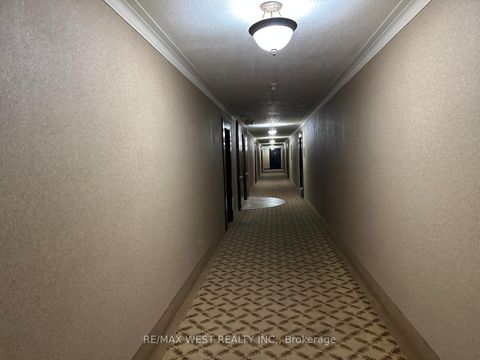 Photo 4 at 205 - 2550 Bathurst Street, Forest Hill North, Toronto