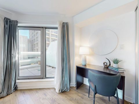 Photo 5 at 310 - 10 Yonge Street, Waterfront Communities C1, Toronto