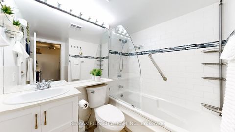 Photo 12 at 310 - 10 Yonge Street, Waterfront Communities C1, Toronto