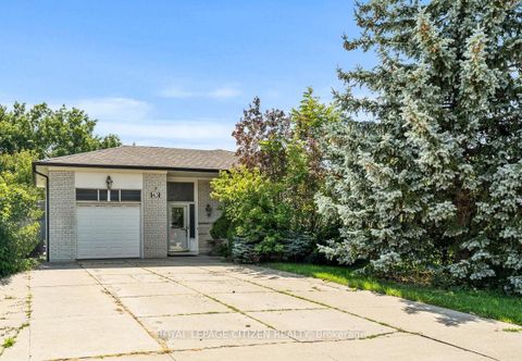 Photo 1 at 43 Railway Street, Maple, Vaughan