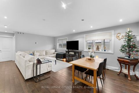 Photo 7 at 43 Railway Street, Maple, Vaughan