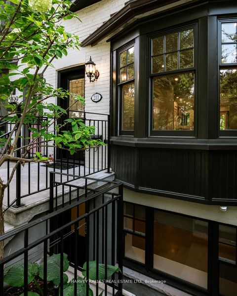 Photo 2 at 211 Cottingham Street, Casa Loma, Toronto