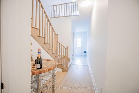 Photo 5 at 3 Speciosa Street, Oak Ridges, Richmond Hill