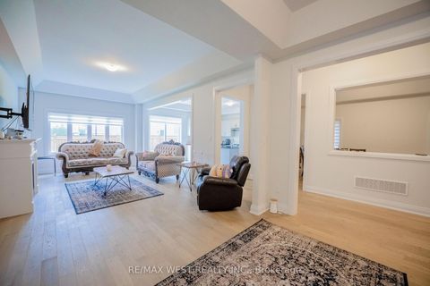 Photo 7 at 3 Speciosa Street, Oak Ridges, Richmond Hill