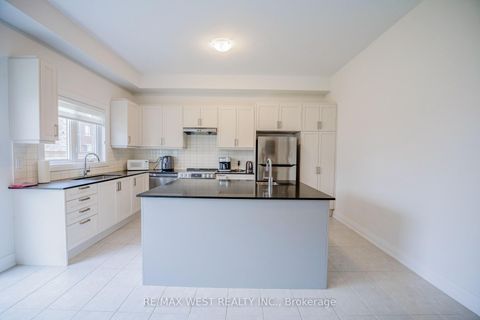 Photo 13 at 3 Speciosa Street, Oak Ridges, Richmond Hill