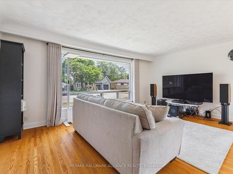 Photo 4 at 300 Burton Road, WO West, Oakville