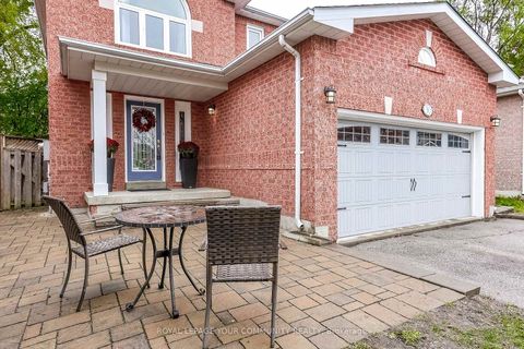 Photo 2 at 30 Crimson Court, North Richvale, Richmond Hill