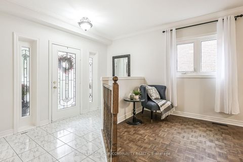 Photo 3 at 30 Crimson Court, North Richvale, Richmond Hill